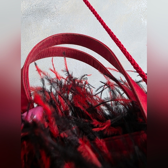 Vtg Red and Black Ostrich Feather Trimmed Satin Crossbody Shoulder Bag Glam 8x5 - Picture 9 of 15